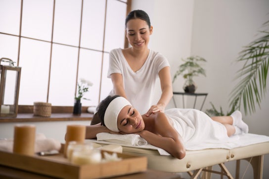 What Is A Couples Massage? An Ultimate Guide